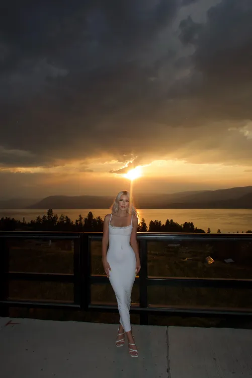 Thumbnail Dirty Sunsets & Dress Mishaps: Adventures with Radiant_Bend_2471