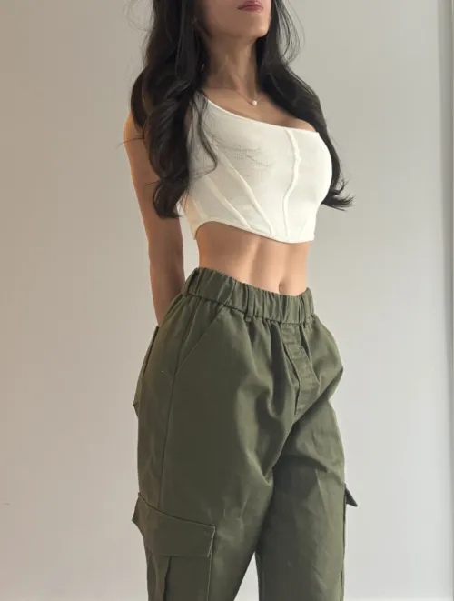 Thumbnail PeachyAznGirly's College Attire: A 'Croptopgirls' Fashion Find