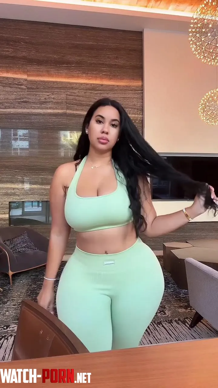 Anyone know her She really hot Thank you by Chemical-Run-7688