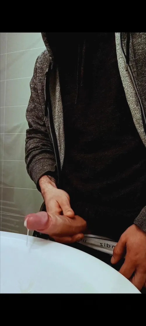 Thumbnail Need Help with Bathroom Cleanup? Expert Tips from HighNightz