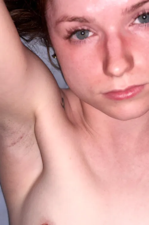 Thumbnail emma_paige26's Spontaneous Armpit Encounter