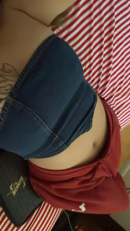 Thumbnail emokaikai's Love: Hugging a Petite 52 18yo Frame in croptopgirls | Category