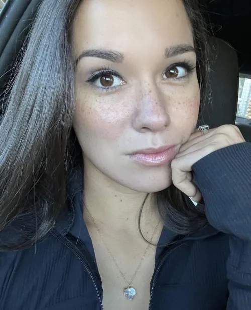 Thumbnail Meet Alana Araya: A Pretty Girls Profile by Environmental_Log418