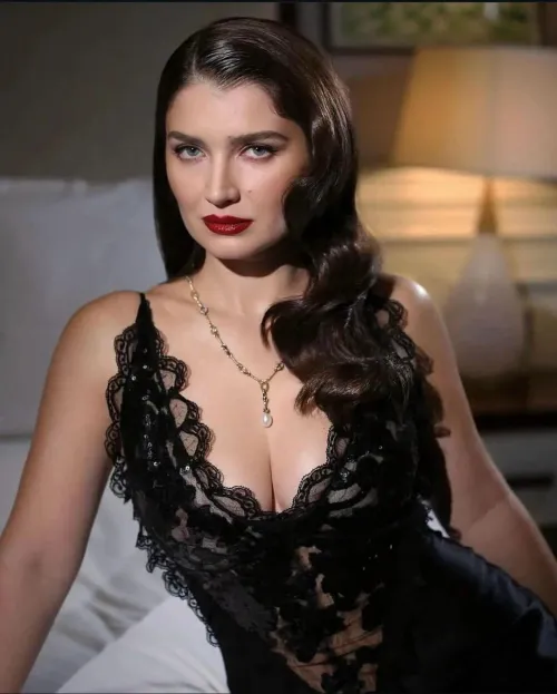 Thumbnail gentlemanboners: Stunning Portrayal of Eve Hewson