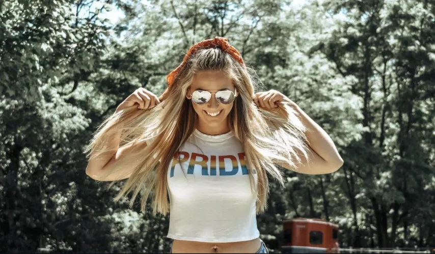 Thumbnail So Sexy and They Want Out by Apart-Owl7423 in 2Busty2Hide