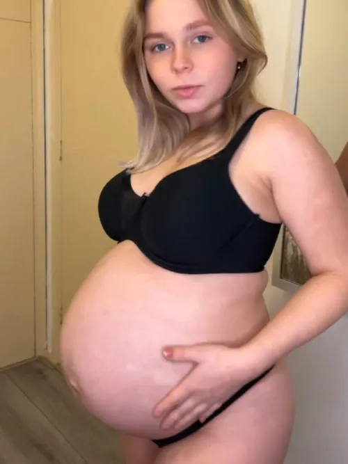 Thumbnail pregnant_brandi's Confession: Would You Still Smash this Big? | PreggoPorn