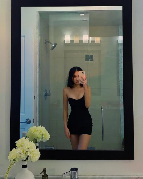 Thumbnail Beautywow Shares a Cute Selfie in the latest tightdress