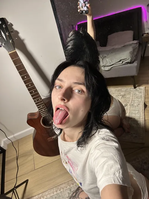 Thumbnail Seductive MirrorSelfie: The Peach Stealing the Show by nikaballou