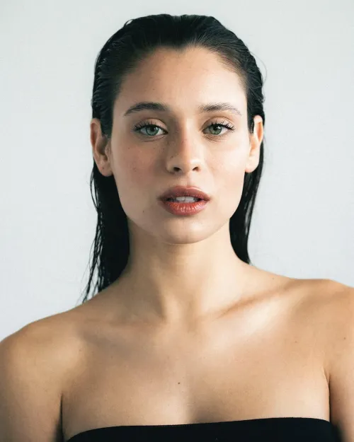 Thumbnail Discover the Beauty of Daniela Melchior | Rednaxela117 Shines