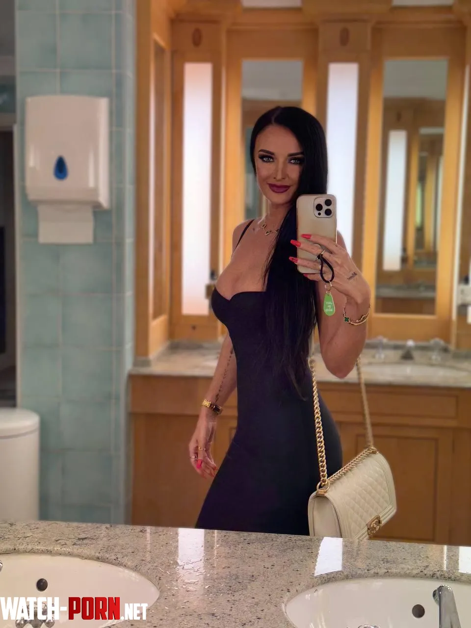 I love the curve that this dress is giving by Individual_Seesaw103