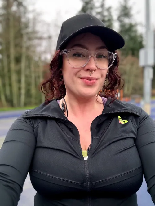 Thumbnail InstagramHotties - Your Average Outdoorsy Mom by DivinelyElle