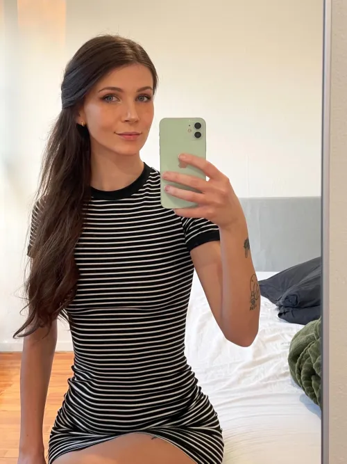 Thumbnail Elegance in Dress: Discovering Beauty with IvyNash