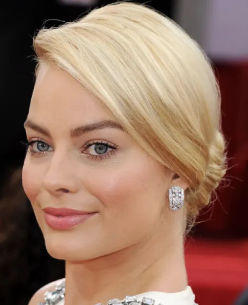 Thumbnail HWKD65 Appreciates Margot Robbie's Elegance in PrettyGirls