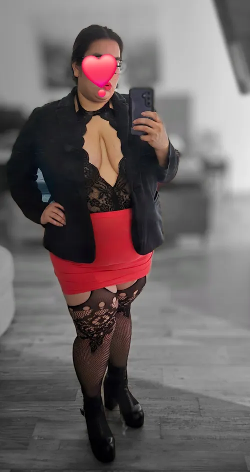 Thumbnail MotherofDogz13 Interviews as Personal Assistant in BBW Category