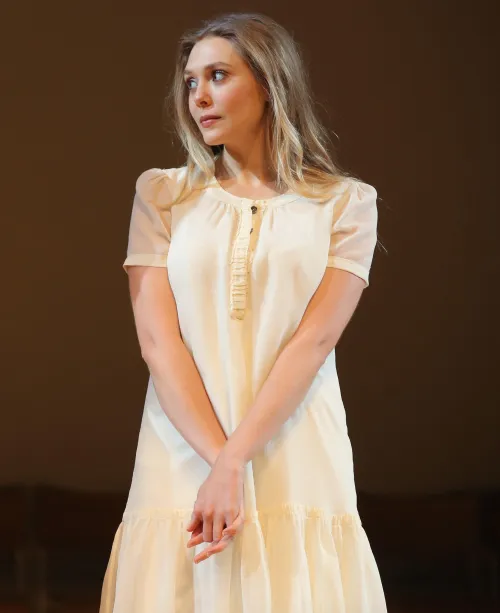 Thumbnail Elizabeth Olsen: Capturing Hearts Everywhere | oblique_shockwave