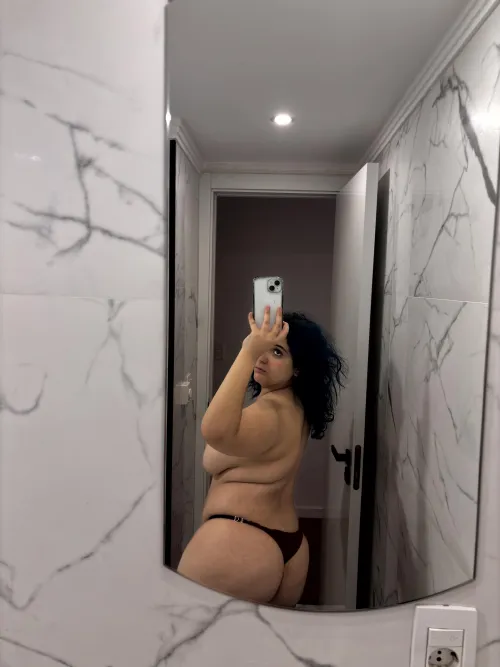 Thumbnail Booty Enthusiasts Alert: Jamiyaestatw's MassiveTitsnAss Tribute