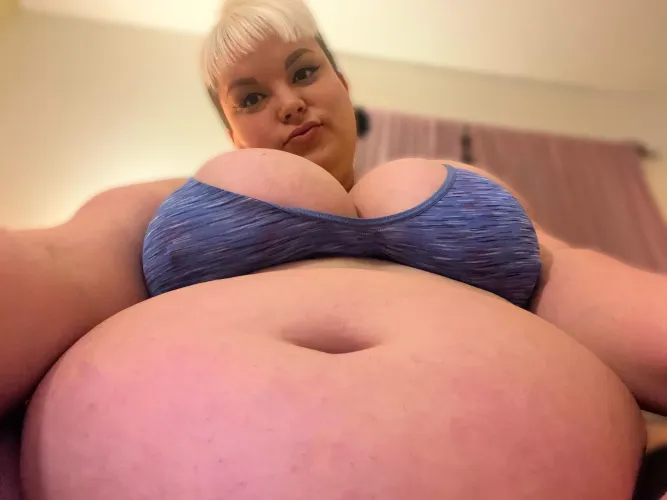 Thumbnail Chubby_Lovey24's Parade Balloon or Big Belly in ssbbw
