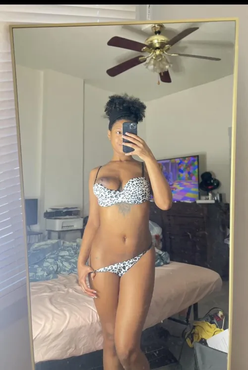 Thumbnail Are These Considered Thick? Exploring Body Confidence | G0ldieG0ldie