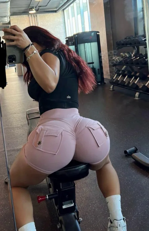 Thumbnail Trendy_Girle Flaunts Her Booty - Discover the Asstastic Appeal