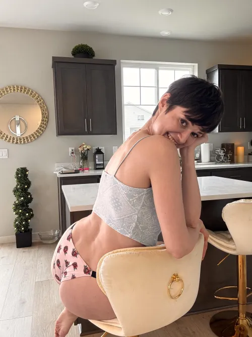 Thumbnail masha_nova's Chill Night In: Netflix with Shorthairchicks