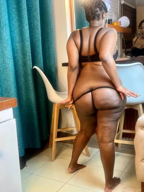 Thumbnail Unveiling Allure: Appreciating Curves with Rozie_99