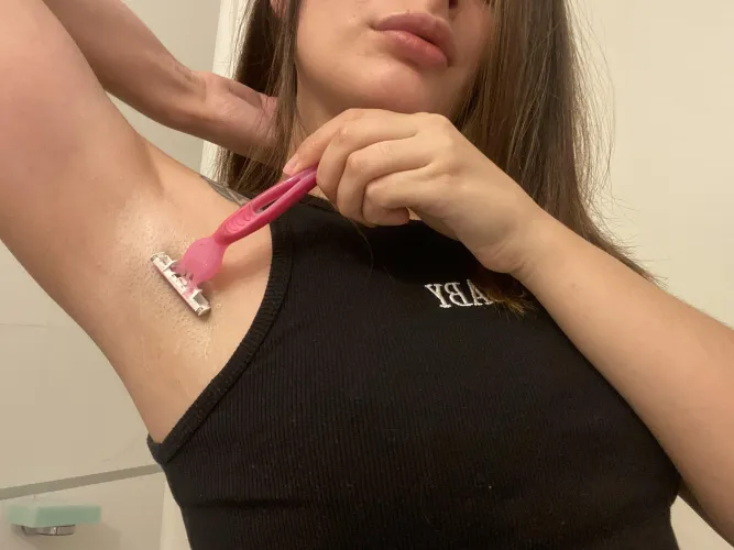 Thumbnail Waxing Friday: A Glimpse Into Armpit Maintenance by julijulibb