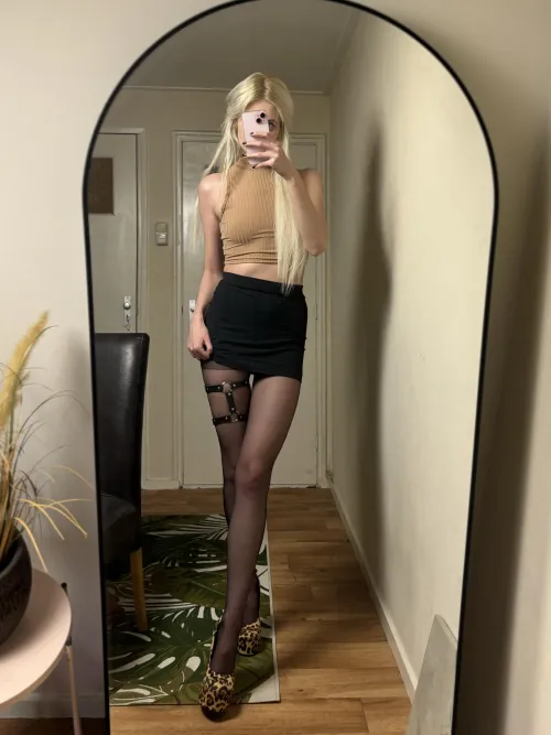 Thumbnail Leggy Blonde LanaPeaches__ Shines Bright in the legs Category