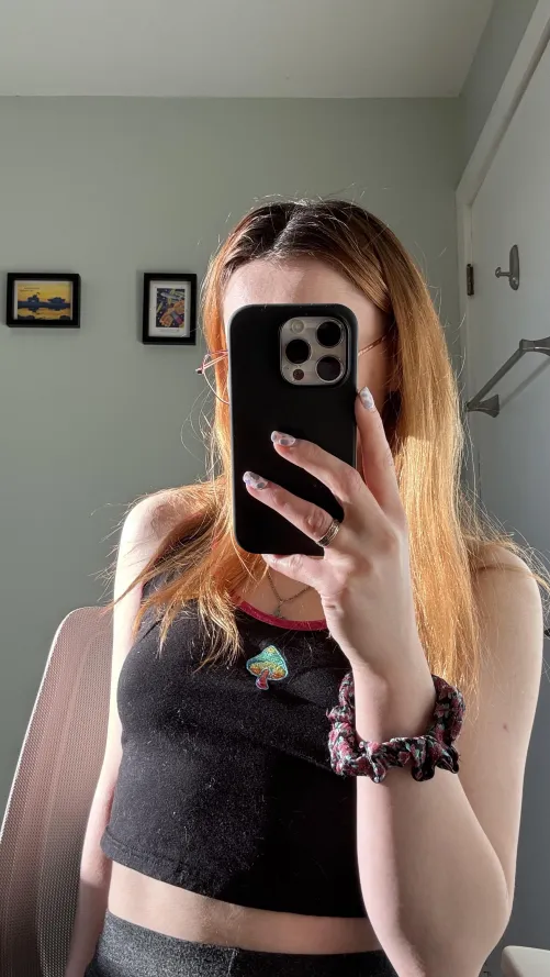 Thumbnail Freedom_red15's MirrorSelfie Magic: Irresistible Charms Await