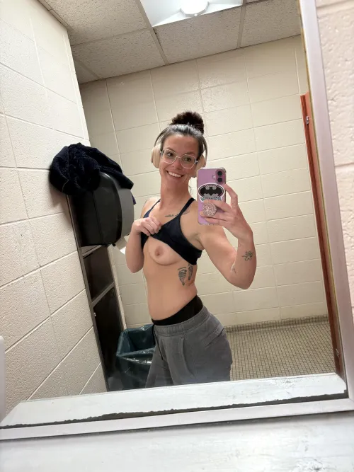 Thumbnail Hedontastical's Naughty Gym Antics as a MILF
