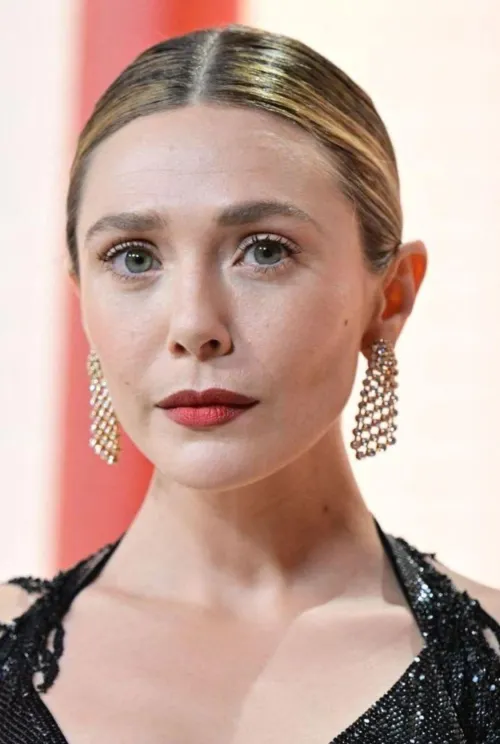 Thumbnail Elizabeth Olsen: Celebrating Beauty and Grace | TheCelebLover69