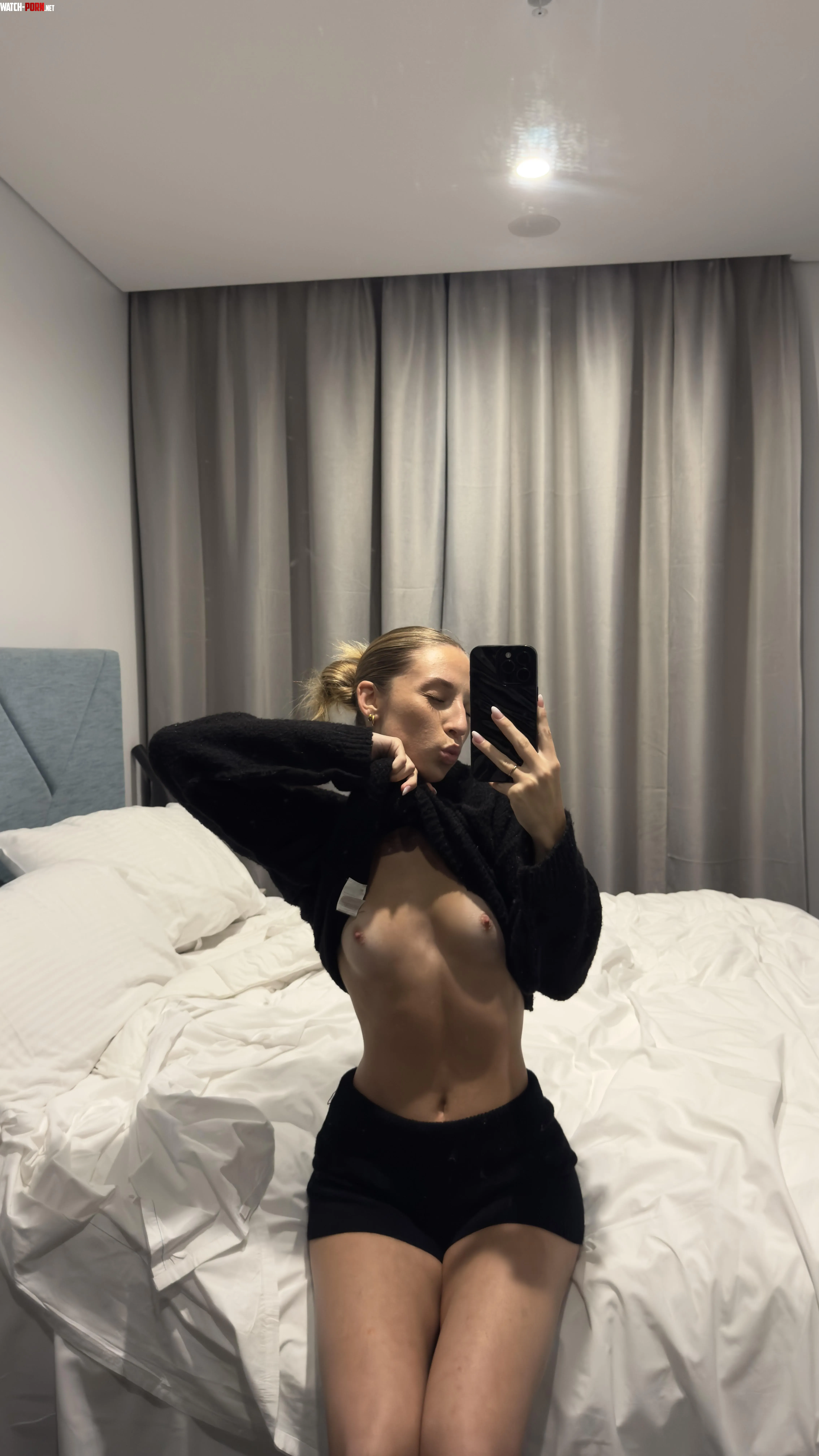 First time ever posting a live pic here your welcome hehe by indyraeofficial