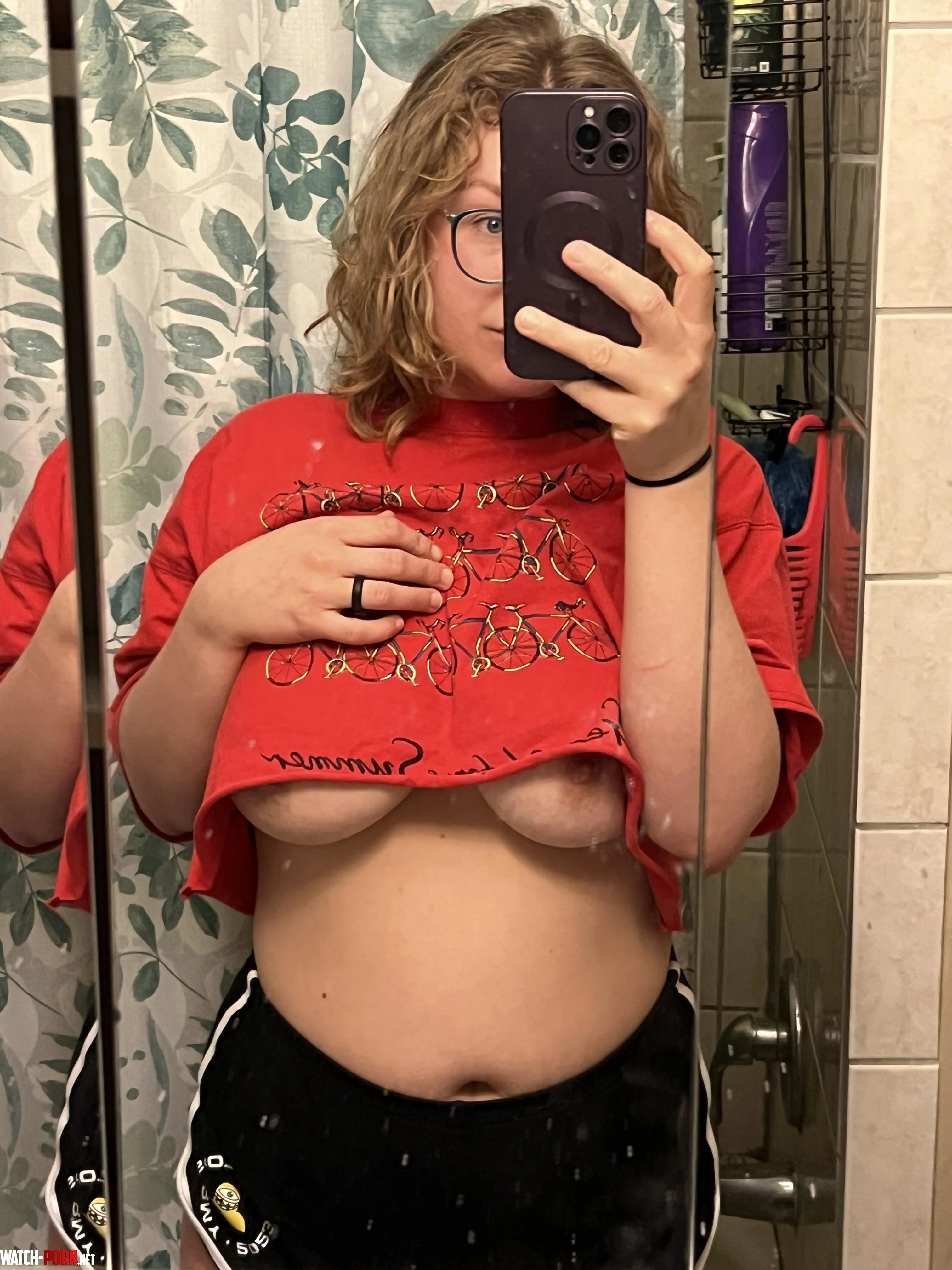 eat my pussy and ill show you so some more  by yungranny69