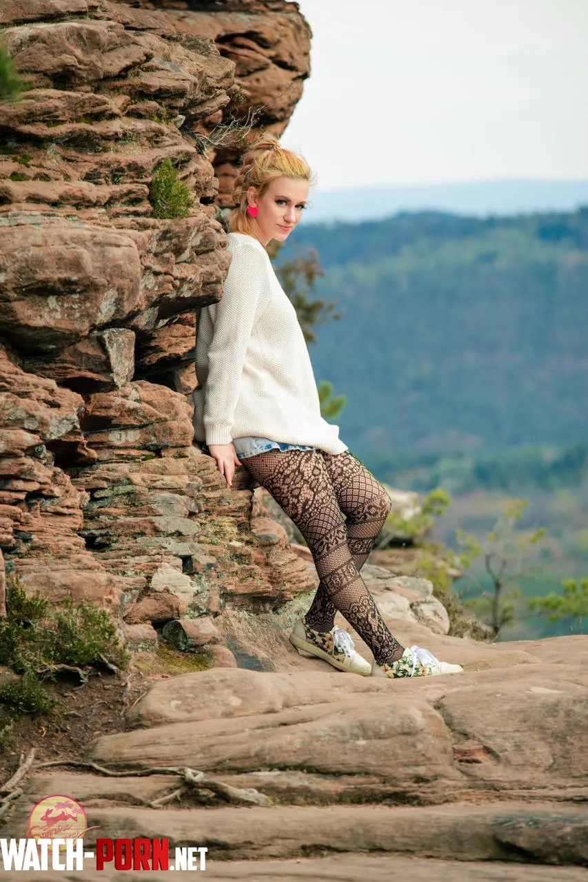 I went outside in these delicate pantyhose to show you and freeze my butt off by sunrisebunny