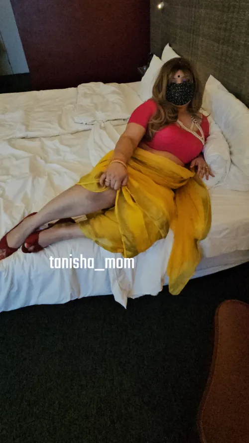 Thumbnail Joining the Fun: Experiencing Indian Charms by tani