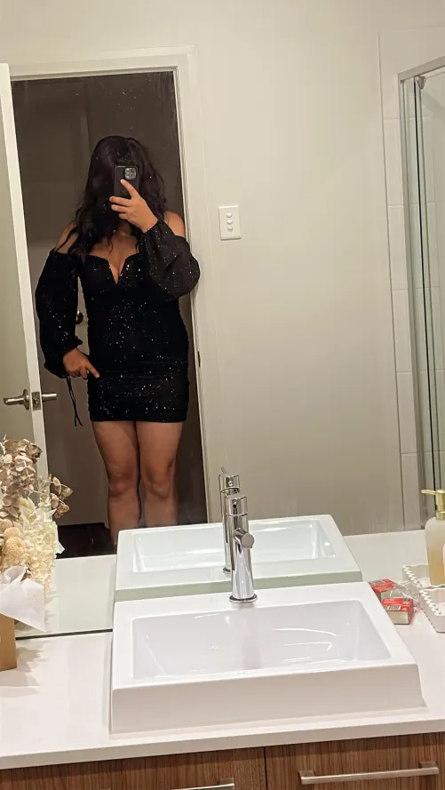 Thumbnail Ausswitchcouple Shines in a Cute LBD - A Style Statement in tightdresses