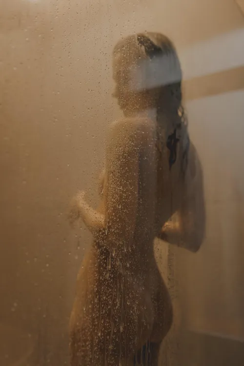 Thumbnail Fashion Delight: Julia Slip Exposed | trainspotte_r