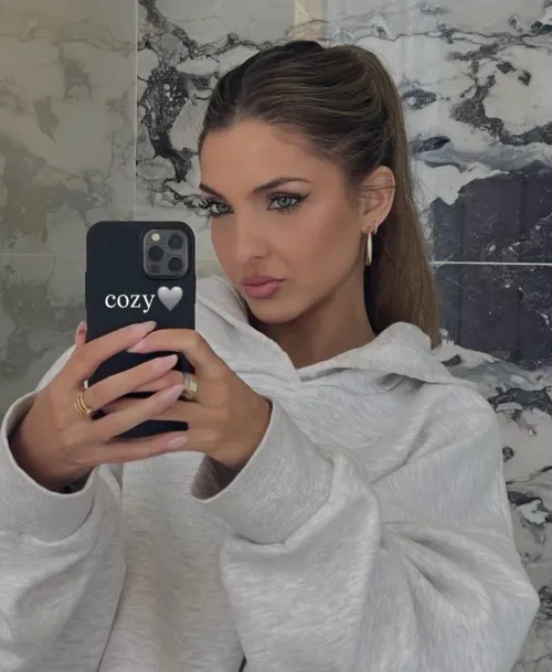Thumbnail Lexi Rivera: A Stunning Profile in the PrettyGirls Category