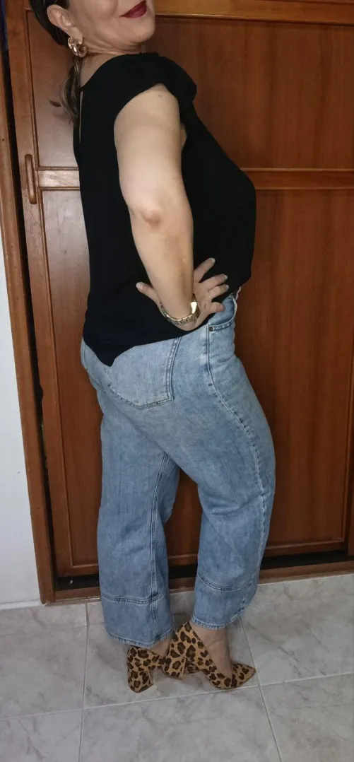 Thumbnail Naughty 50-Year-Old Gilf Unveils New Heels: Reviewed by Sarah Diaz