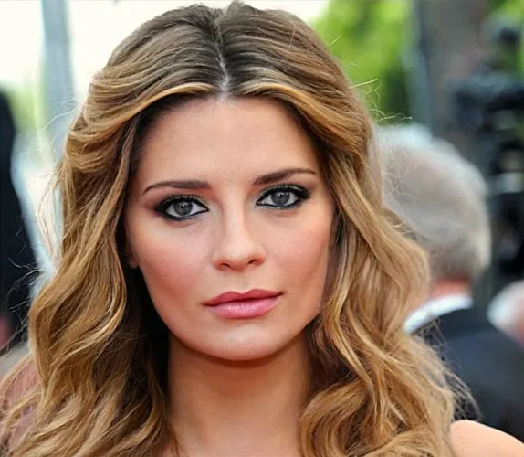 Thumbnail Mesmerizing Beauty of PrettyGirls Featuring Mischa Barton