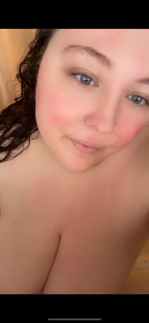 Thumbnail Seeking Company in the Shower: Awkwardatadulting's BBW Experience