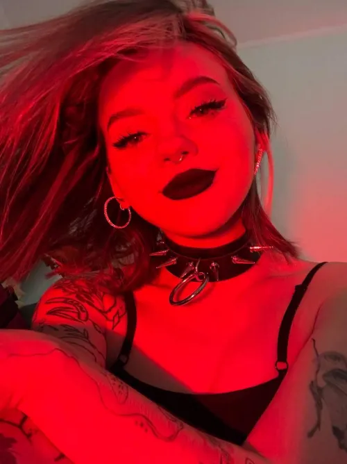 Thumbnail Red-Light Secrets: Unveiling Corvodafruta's Seductive Allure