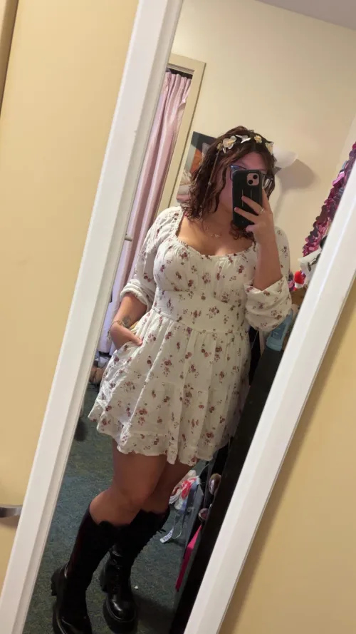 Thumbnail Feeling Pretty and Chubby - A Confidence Boost by MediumAd8252