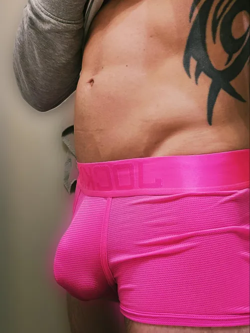Thumbnail Hardly Contained: The 41 Straight Bulge | No_Performer593