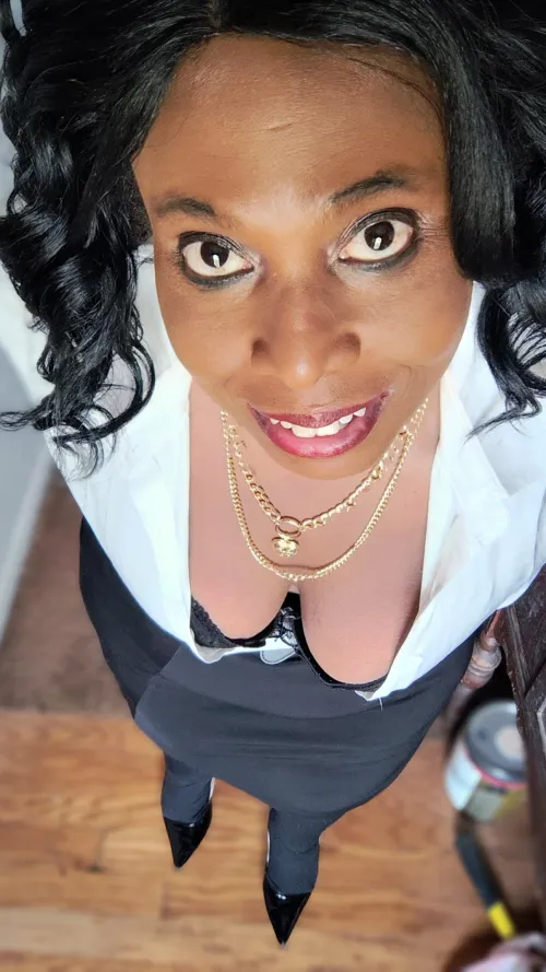 Thumbnail Veronica Steele: Embracing Grandmotherhood in gilf Category