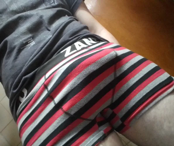 Thumbnail GYR050's Unveils the Truth: '19 Straight Look at It' - A Provocative Bulges Piece