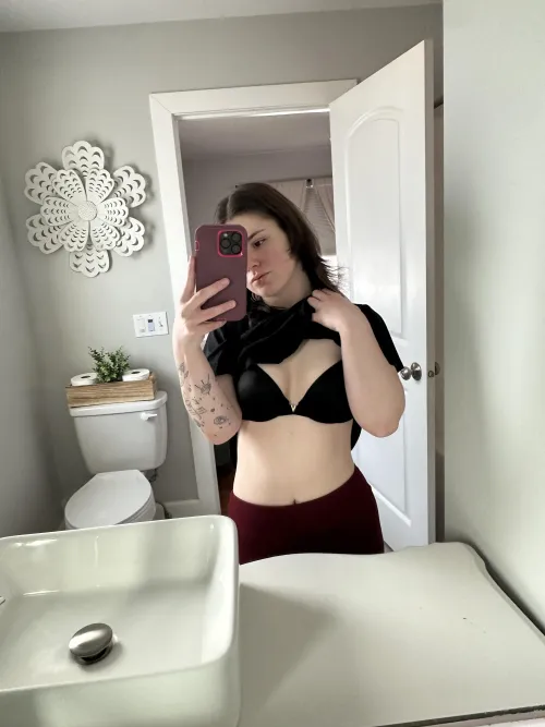 Thumbnail Engage with 'Had time to take a quick pic while cleaning a BnB' by Sammie_B936 in funsized