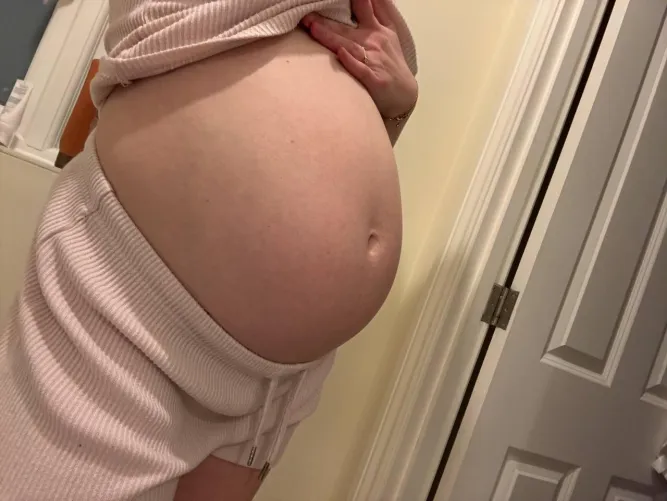 Thumbnail ella-faith: Enjoy Time with a Pregnant Girl in PreggoPorn