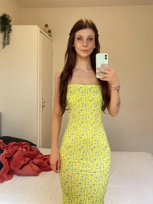 Thumbnail The Yellow Dress Dilemma: IvyNash's Perspective in tightdresses
