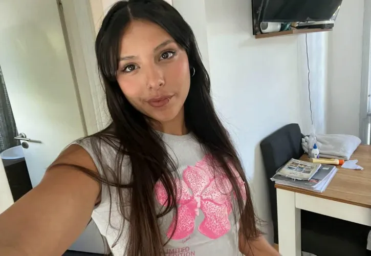 Thumbnail Latina Charm: Can DarlaWattson Be Your First? Find Out