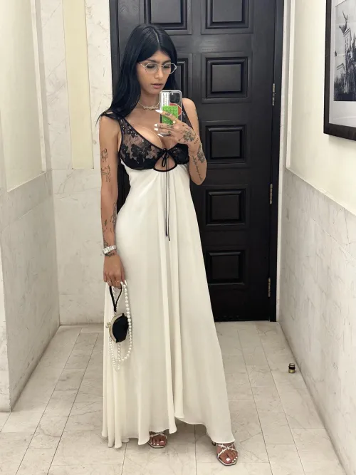 Thumbnail Mia Khalifa's Iconic Charm - Unveiled by Opening_Fig_5158